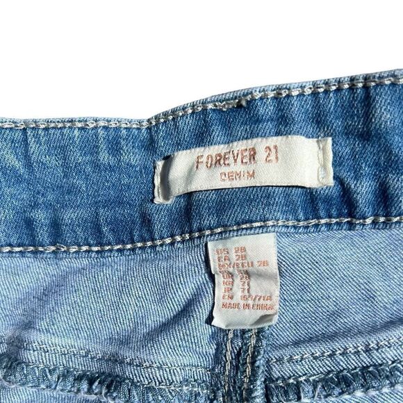 FOREVER 21 Light Wash Distressed Jeans Size 6 - Picture 4 of 4